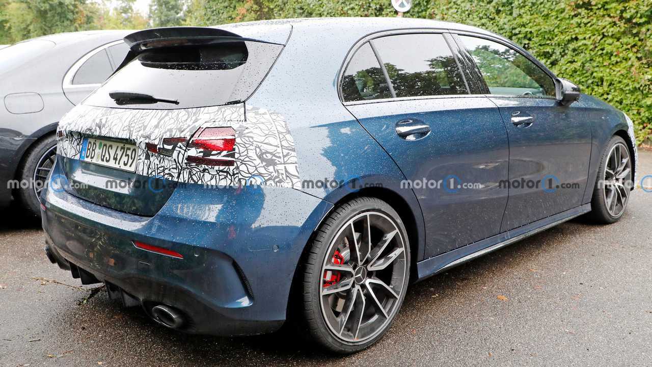 Mercedes A35 AMG restyling, le foto spia
