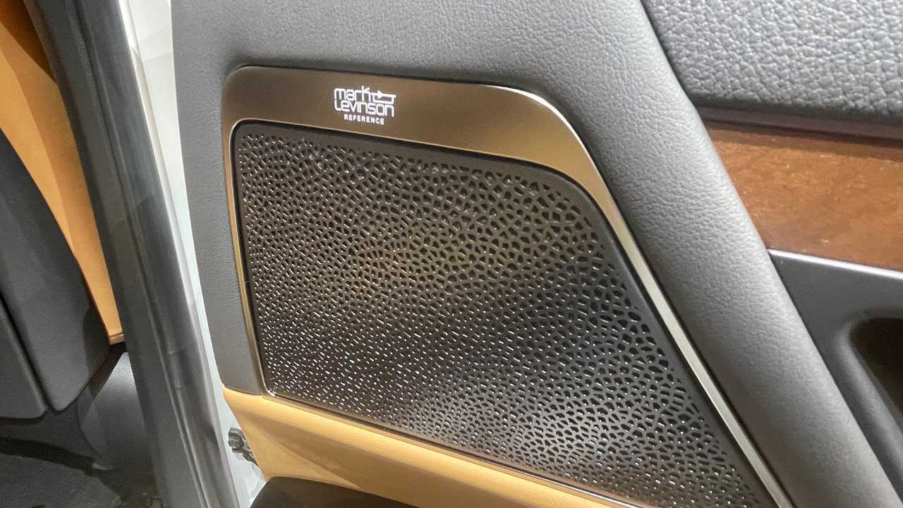 Мировая премьера нового Lexus LX в Москве