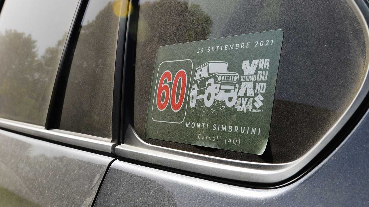 Suzuki Across Plug-in in fuori strada