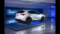 Lexus NX Hybrid dal vivo