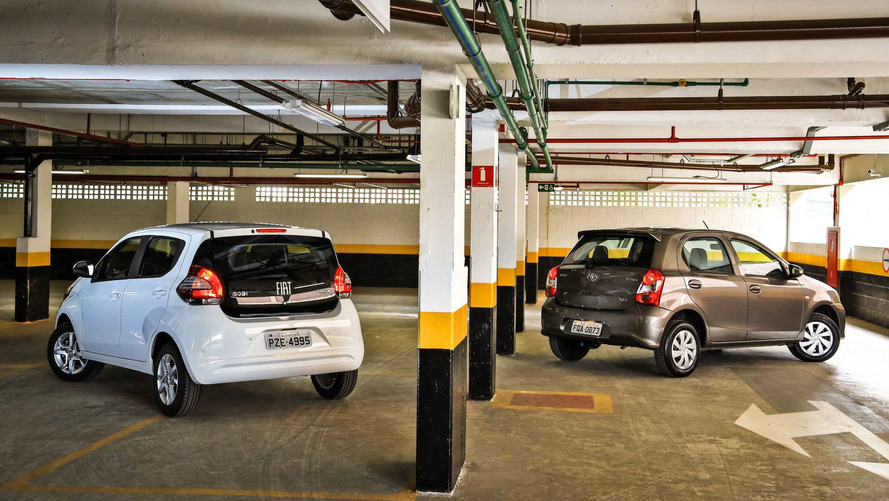 Comparativo Mobi Drive GSR x Etios X AT