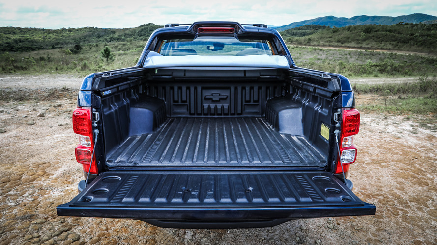 Comparativo - Chevrolet S10 High Country, Nissan Frontier LE 4x4 e Volkswagen Amarok Extreme