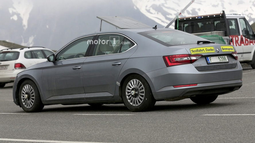 Skoda Superb spy photo