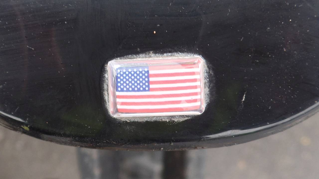 A thumbnail-sized US flag on the tail lets you know where the Zero DSR is made.
