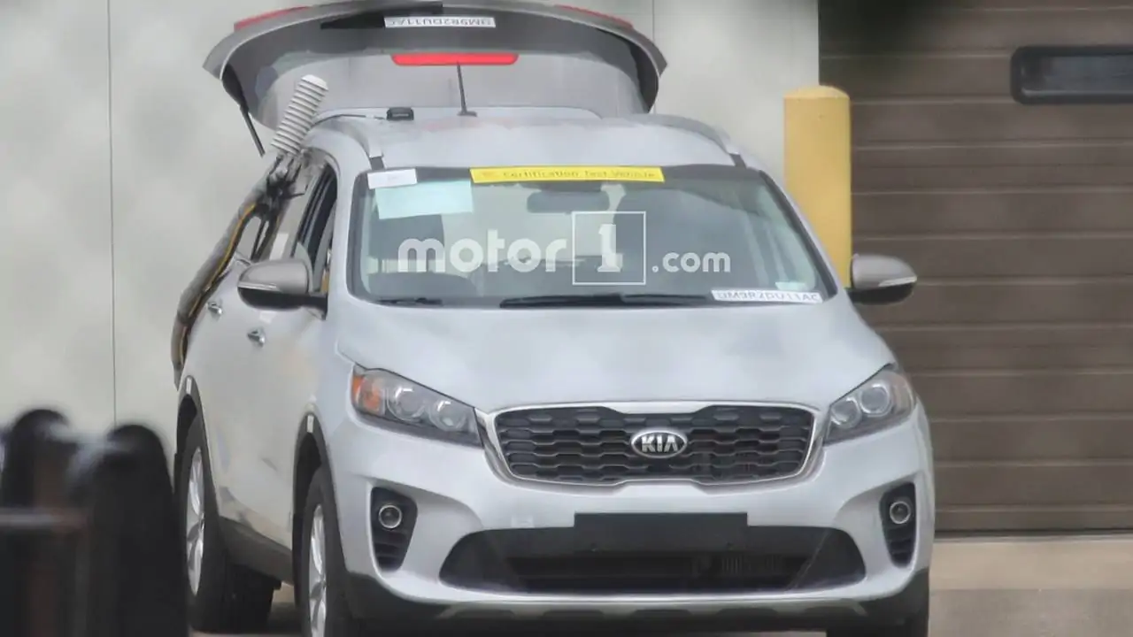 Kia Sorento Diesel Spied During Testing