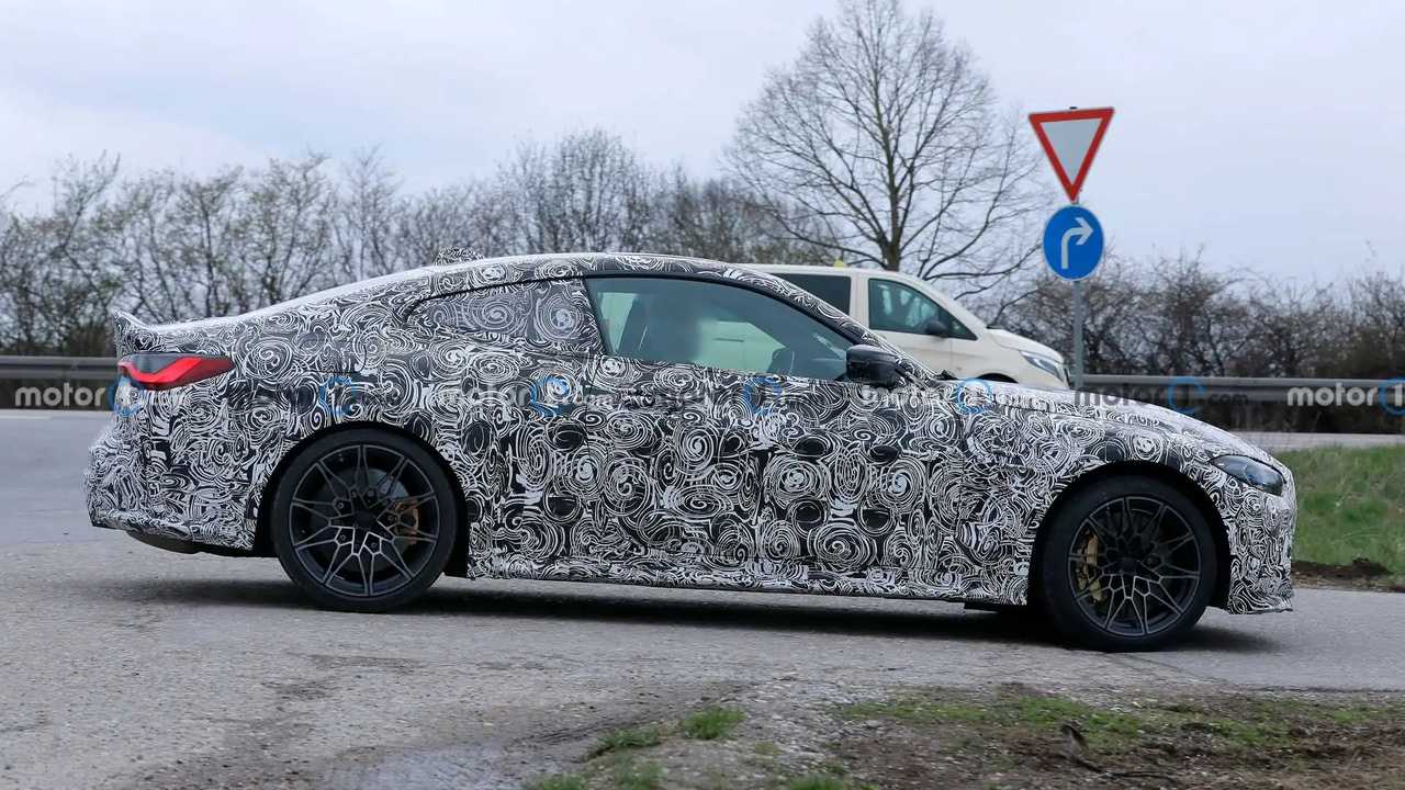 BMW M4 CSL, le prime foto spia