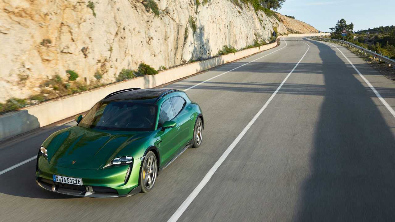 Porsche Taycan Cross Turismo 2021