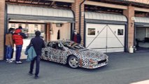 Ferrari Testarossa par Officine Fioravanti quittant le garage