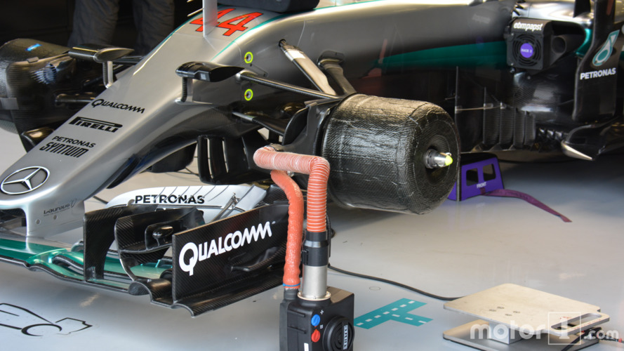 Mercedes, front