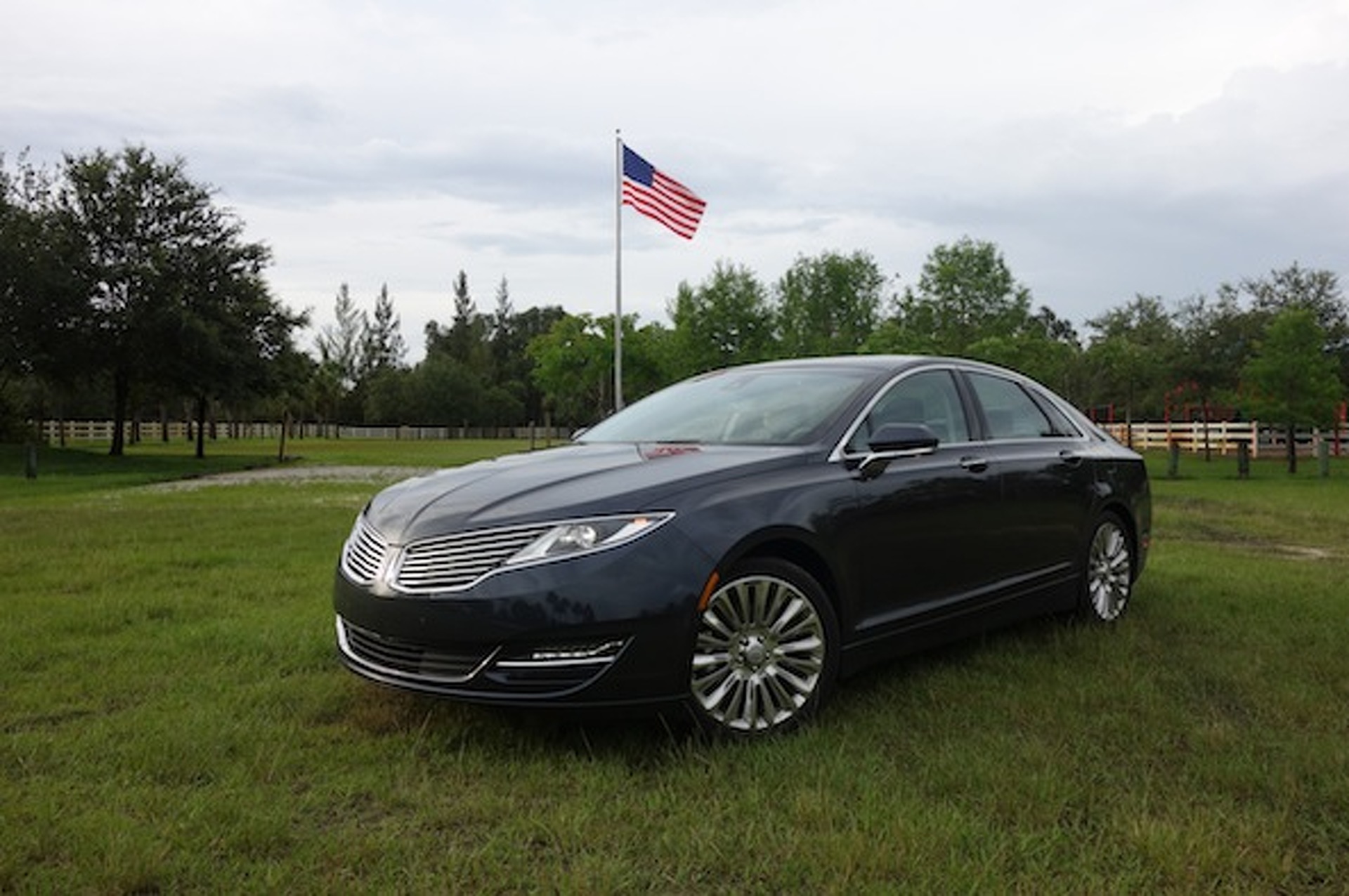 2013 Lincoln MKZ Review: Putting Lipstick on a Fusion