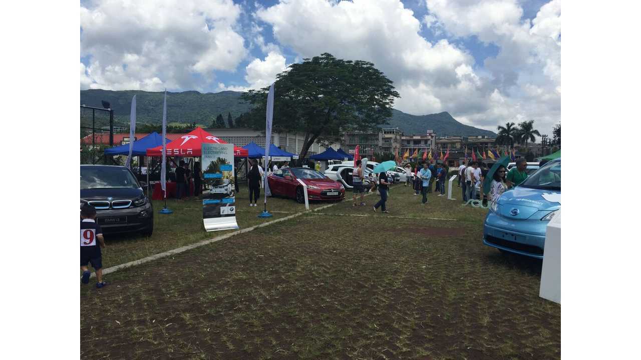 Beautiful weather for the open air event (A Wai)