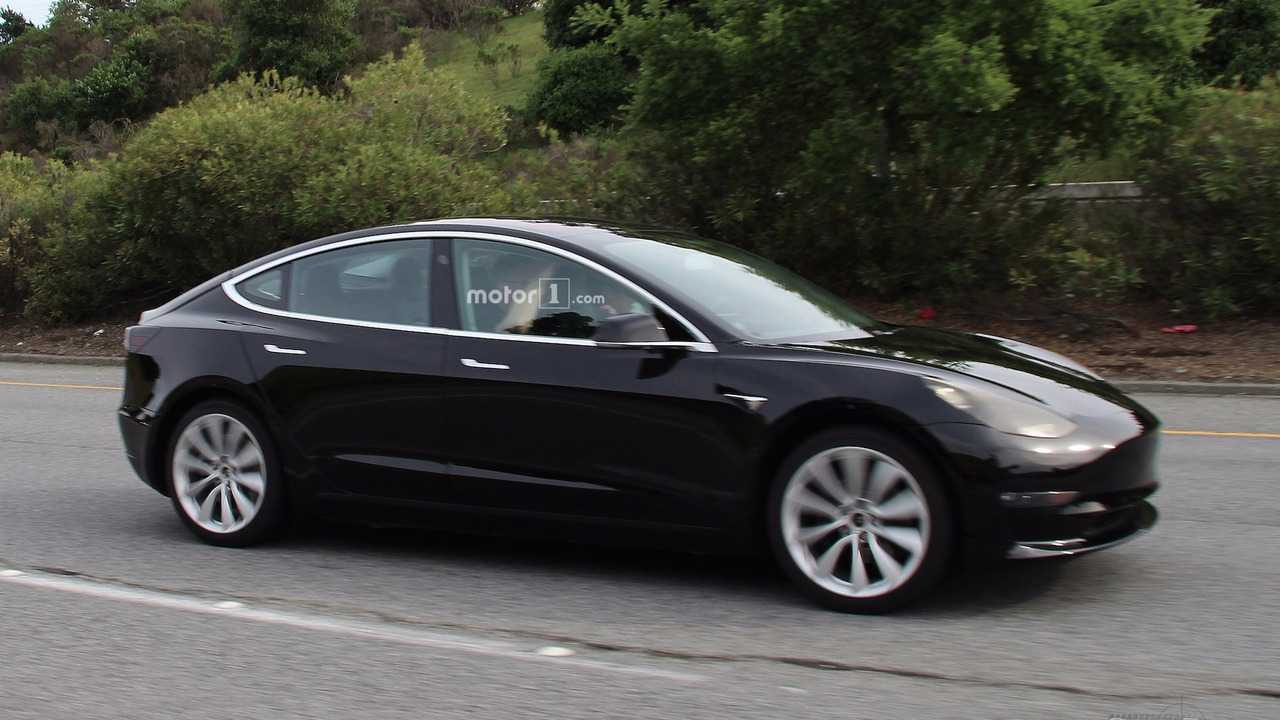 tesla-model-3-spy-photos (4)