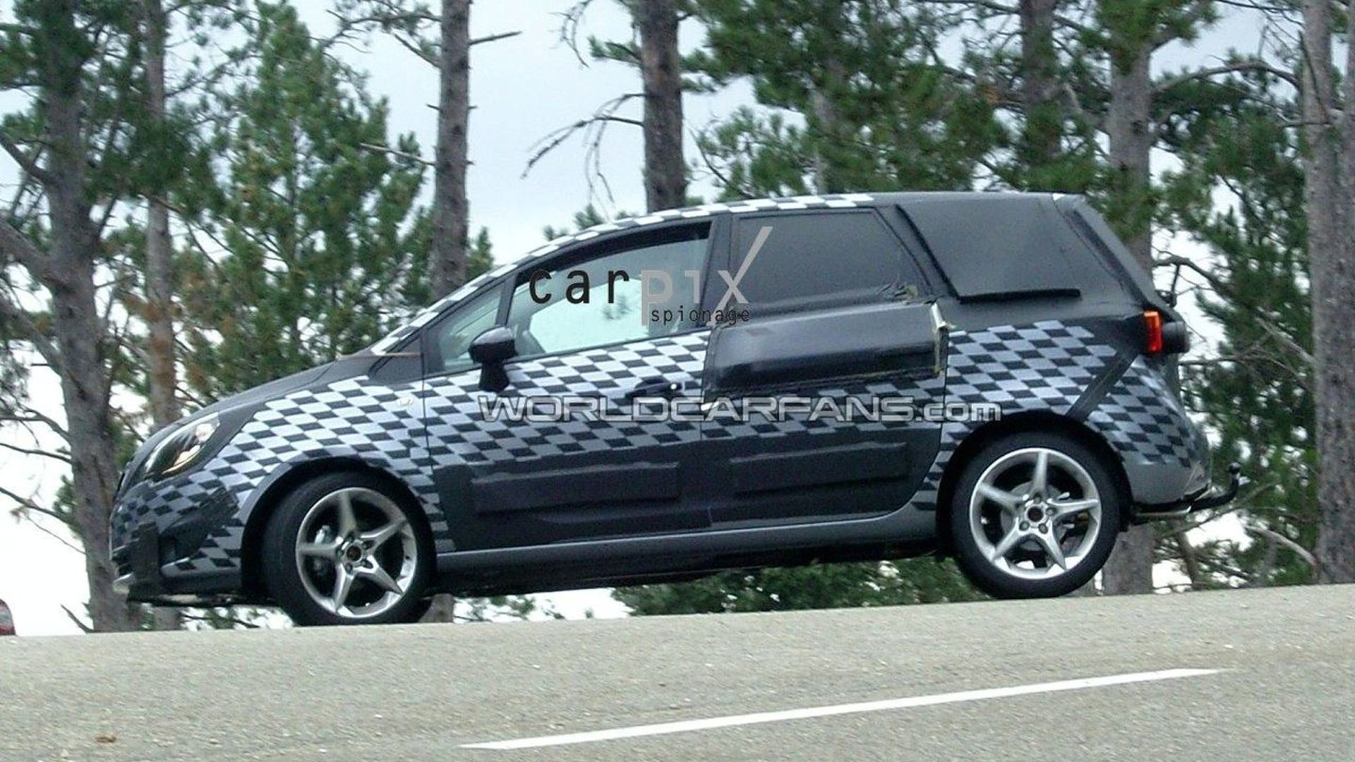 Opel Meriva Prototype Loses A Little More Camouflage