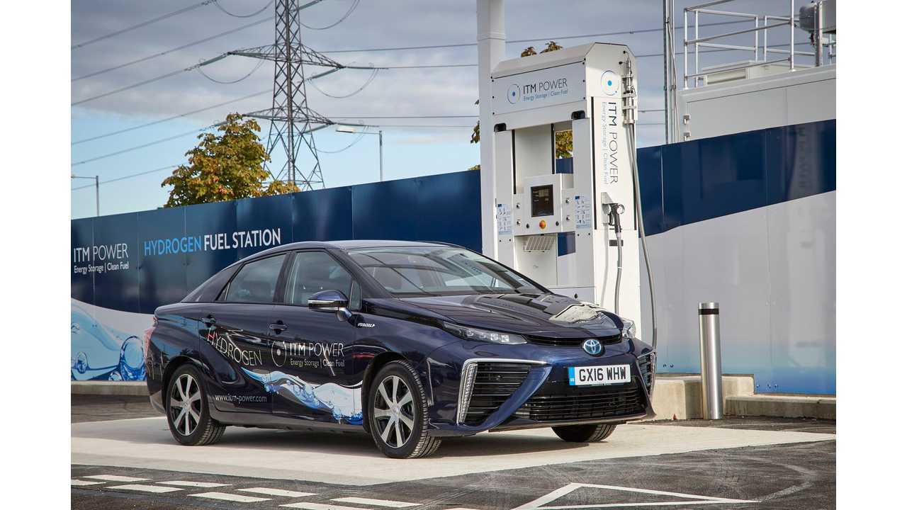 Toyota Fuel Cel Mirai gets a refueling
