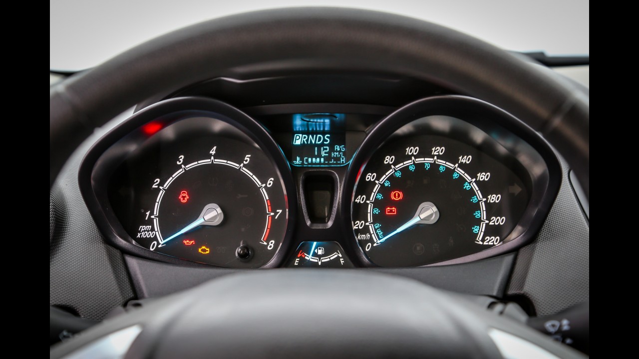Teste CARPLACE: novo Hyundai HB20 melhora, mas ainda não bate o Fiesta