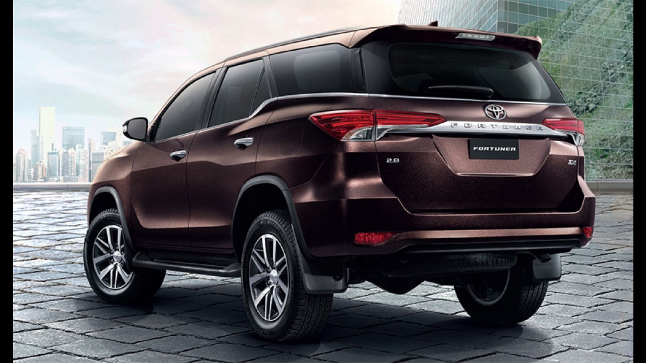 Toyota SW4 2016: primeiras imagens oficiais do interior são reveladas