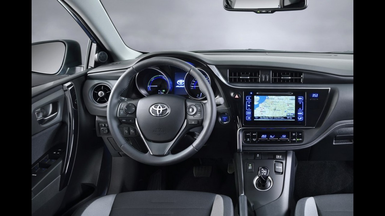 Toyota Auris, o "Corolla Hatch", ganha retoque visual e novos itens - veja fotos