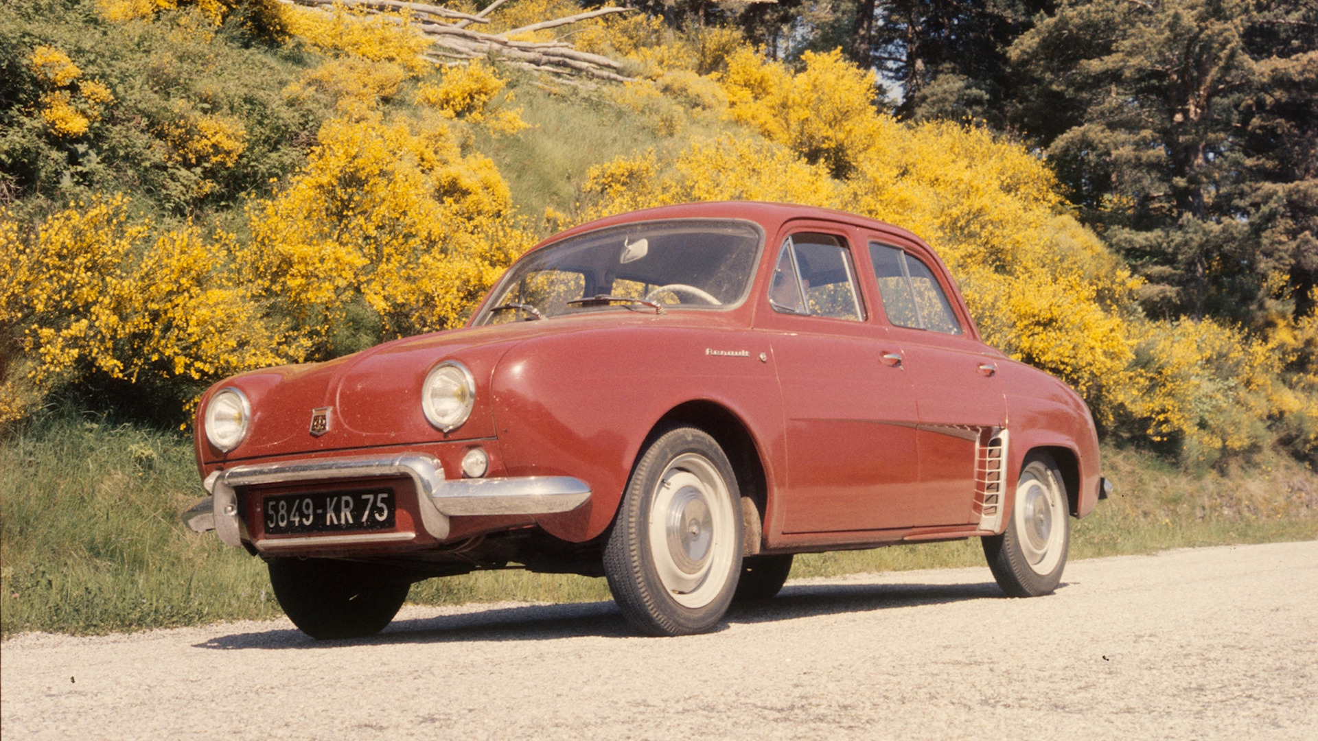 VIDÉO Renault met deux Prost dans une Dauphine