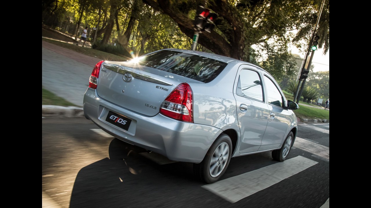 Fiat Mobi sai na frente do VW up! nas vendas de julho; Etios passa Palio
