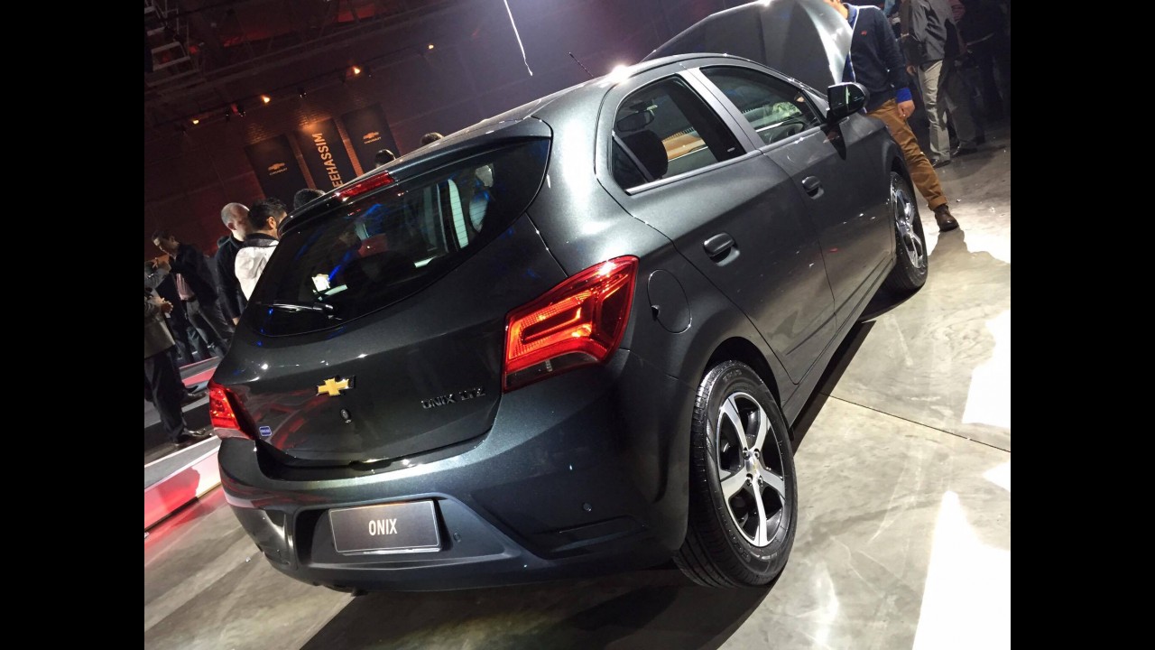Chevrolet lança novos Onix, Prisma e Onix Activ 2017 - veja fotos