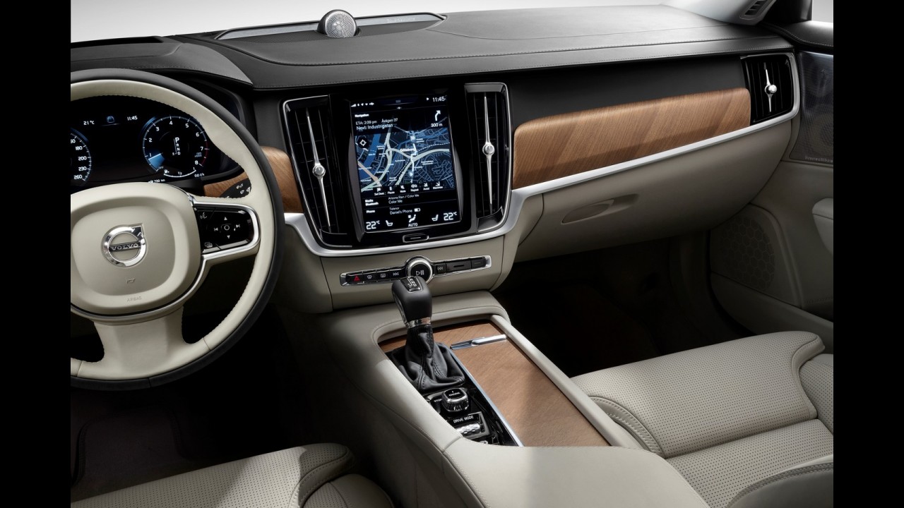 Flagra: perua Volvo V90 aparece "pelada" antes da estreia