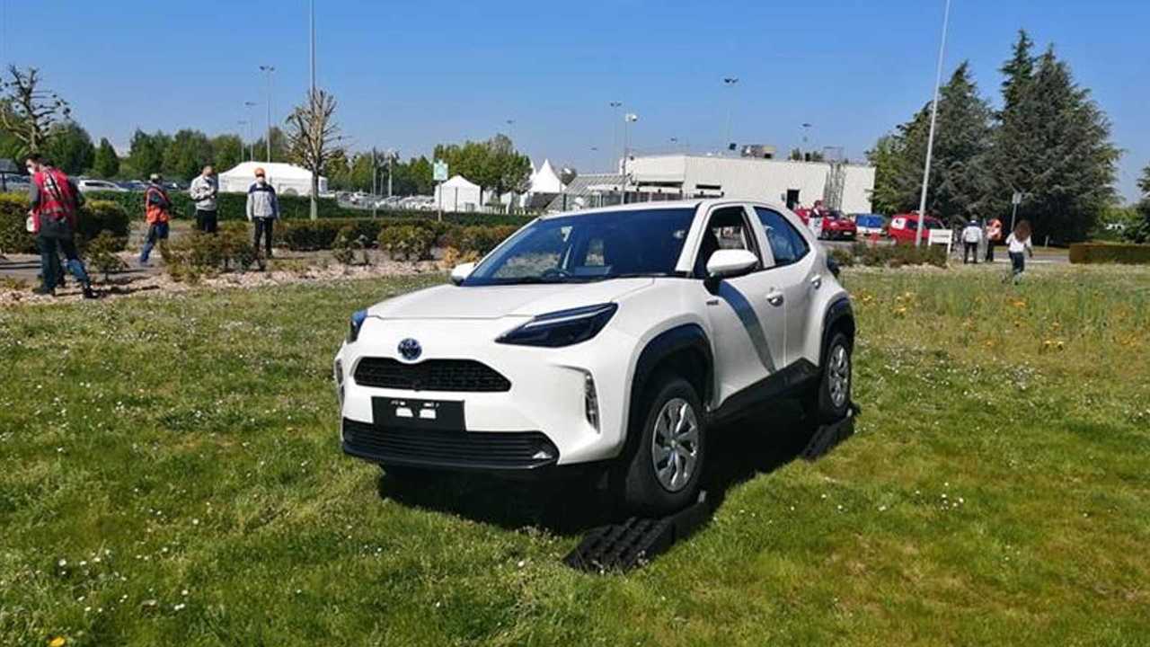Toyota Yaris Cross Básico (flagra)
