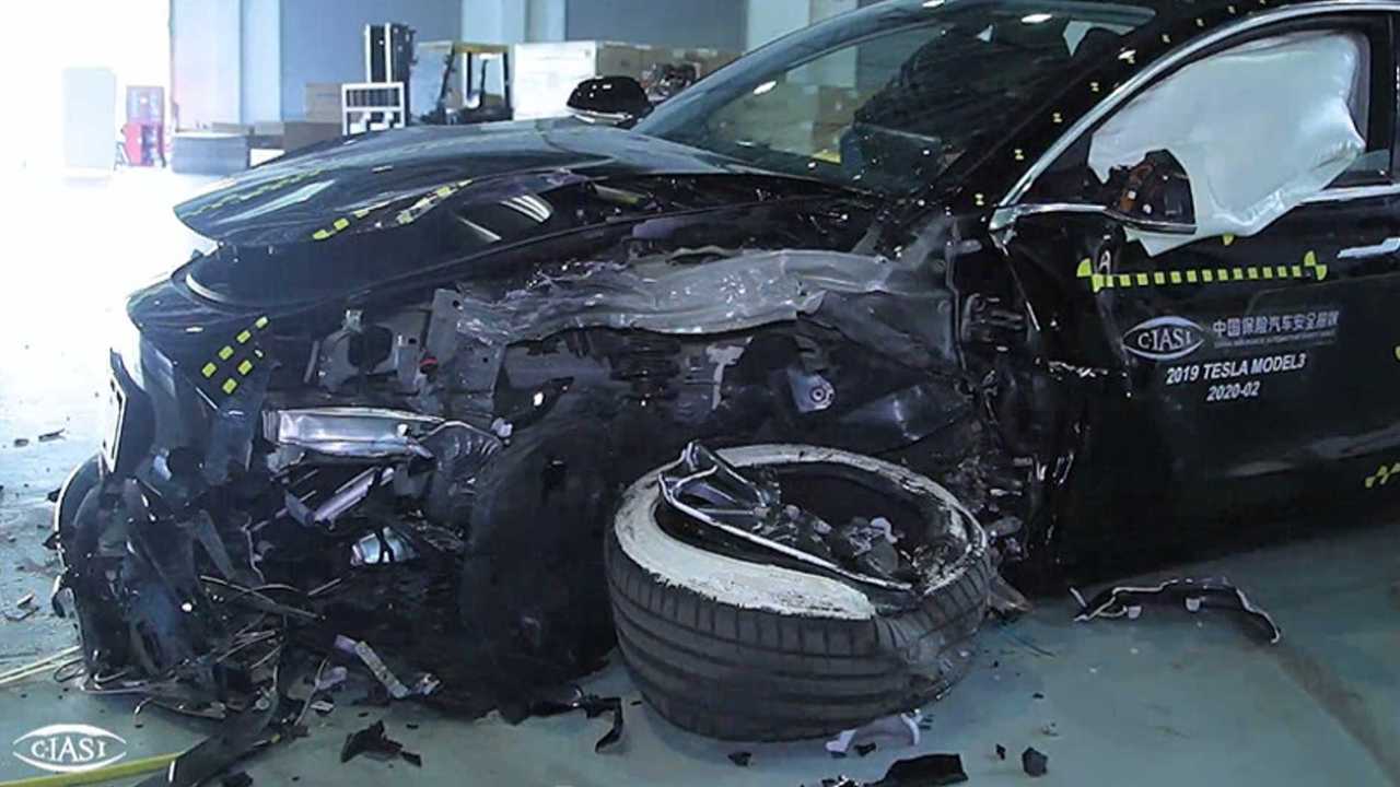 Crash test cinesi per la Tesla Model 3