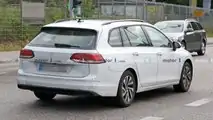 Nuova Volkswagen Golf Variant, le prime foto spia