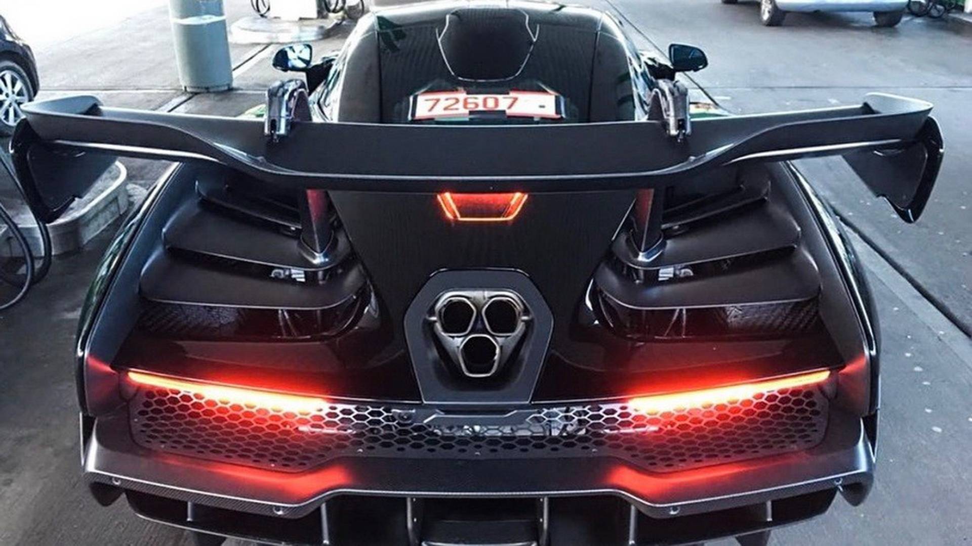 McLaren Senna spotted at petrol station