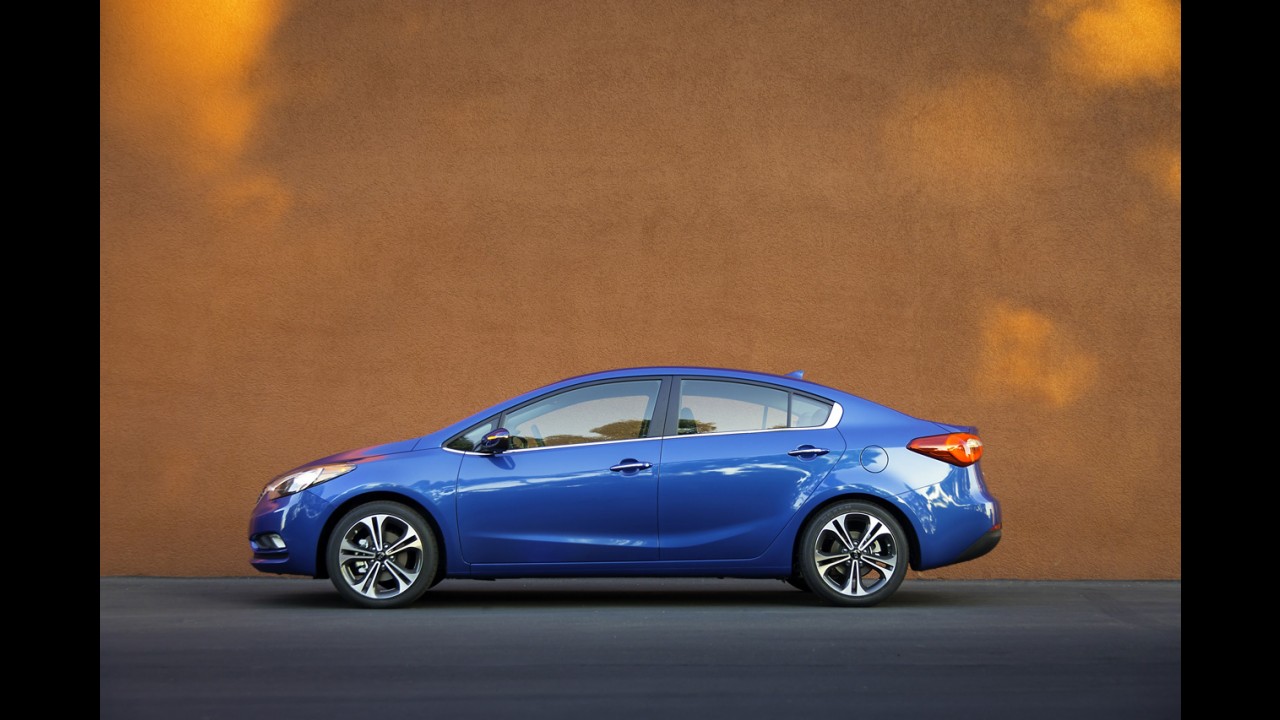 Kia Forte (Cerato) é apresentado no Salão de Los Angeles - Versão de entrada terá motor 1.8 de 150 cv