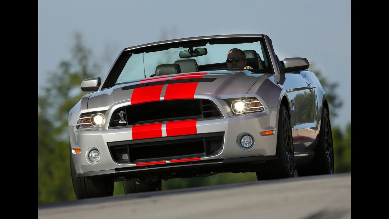 Pela terceira vez seguida, Camaro supera Mustang em vendas nos Estados Unidos
