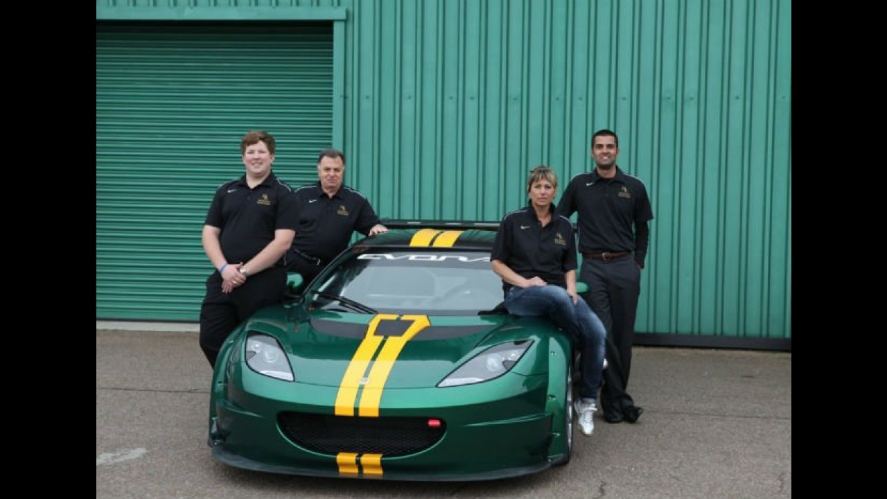 Lotus Racing apresenta o modelo de competição Evora GTC