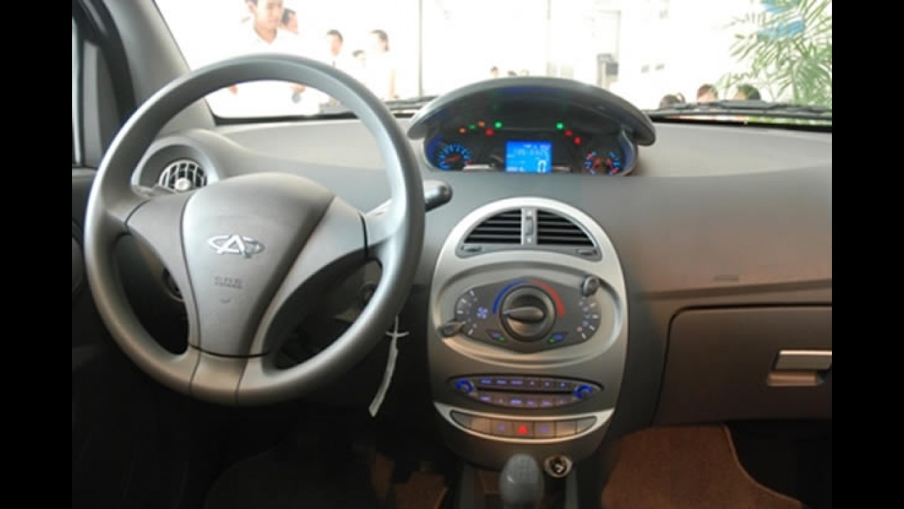 Segredo! Leitor flagra o compacto Riich M1 da Chery no Brasil