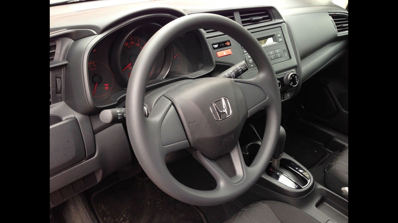 Garagem CARPLACE#1: Honda Fit LX tem conjunto eficiente, mas destoa na cabine