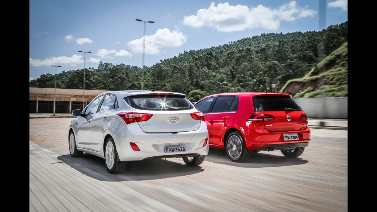 Teste CARPLACE: Hyundai i30 1.8 tem uma "rocha" chamada Golf pelo caminho
