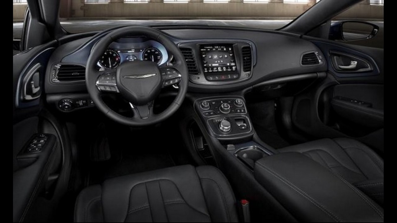 Novo Chrysler 200 recebe mais de 10 mil encomendas no primeiro dia de vendas