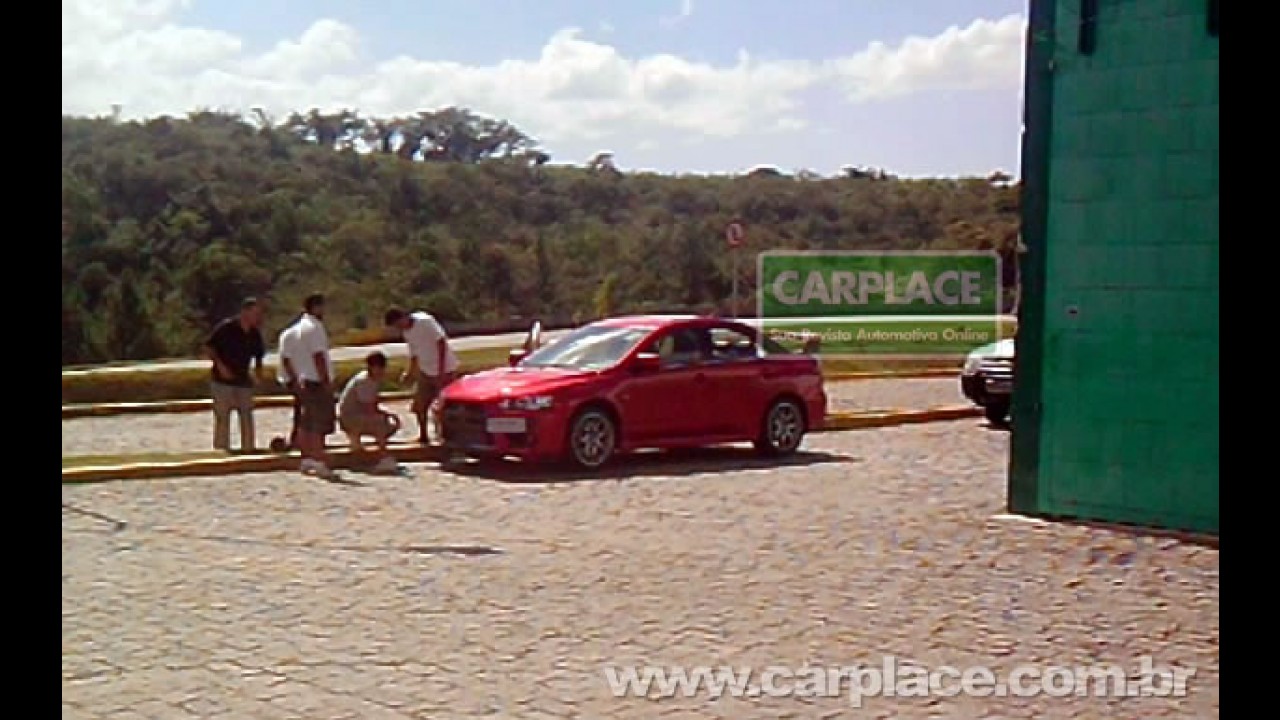 Exclusivo: Mitsubishi Lancer Evolution X é flagrado em gravação de comercial no Brasil