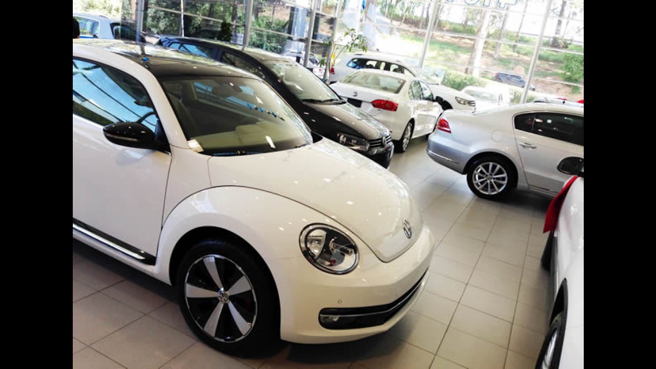 "Carros ficarão em média 15% mais caros em 2016", diz executivo de montadora