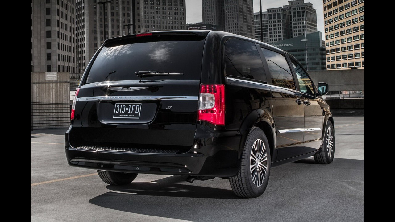 Chrysler apresentará minivan Town&Country em versão S no Salão de Los Angeles