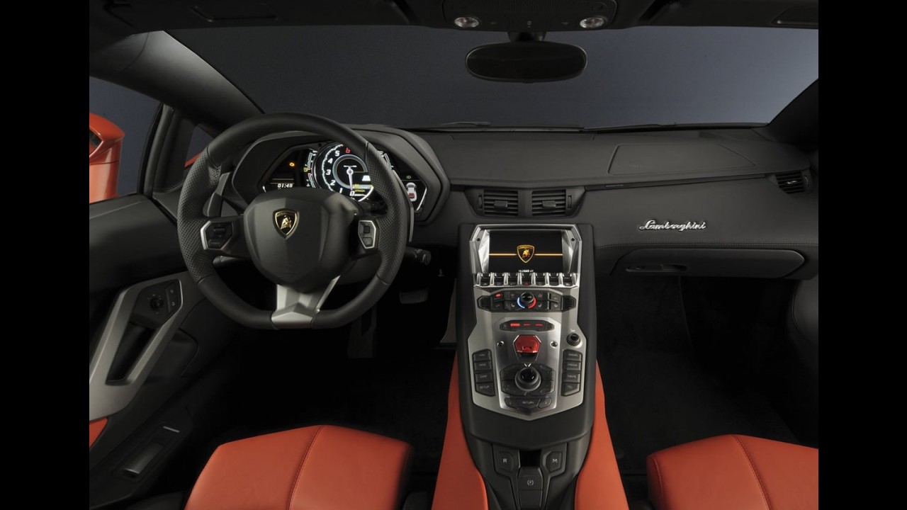 Lamborghini Aventador LP700-4 2012 chega oficialmente ao Brasil por R$ 2,8 milhões