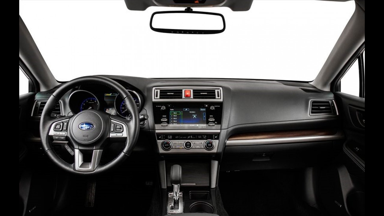 Vazou: nova geração do Subaru Legacy aparece antes do Salão de Chicago