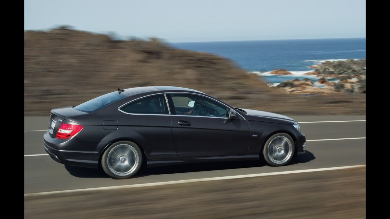 Mercedes-Benz C 250 Turbo Sport Coupé chega por R$ 189.900