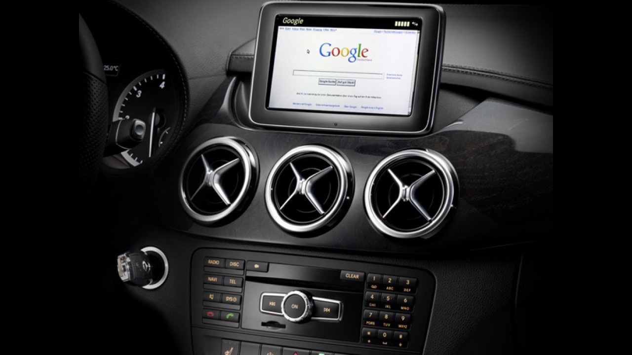 Mercedes-Benz revela primeiras imagens do interior do Classe B 2012