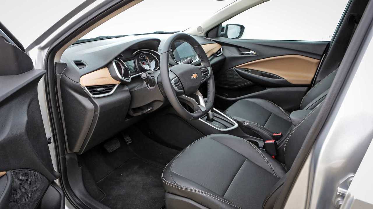 Chevrolet Onix Plus x VW Virtus
