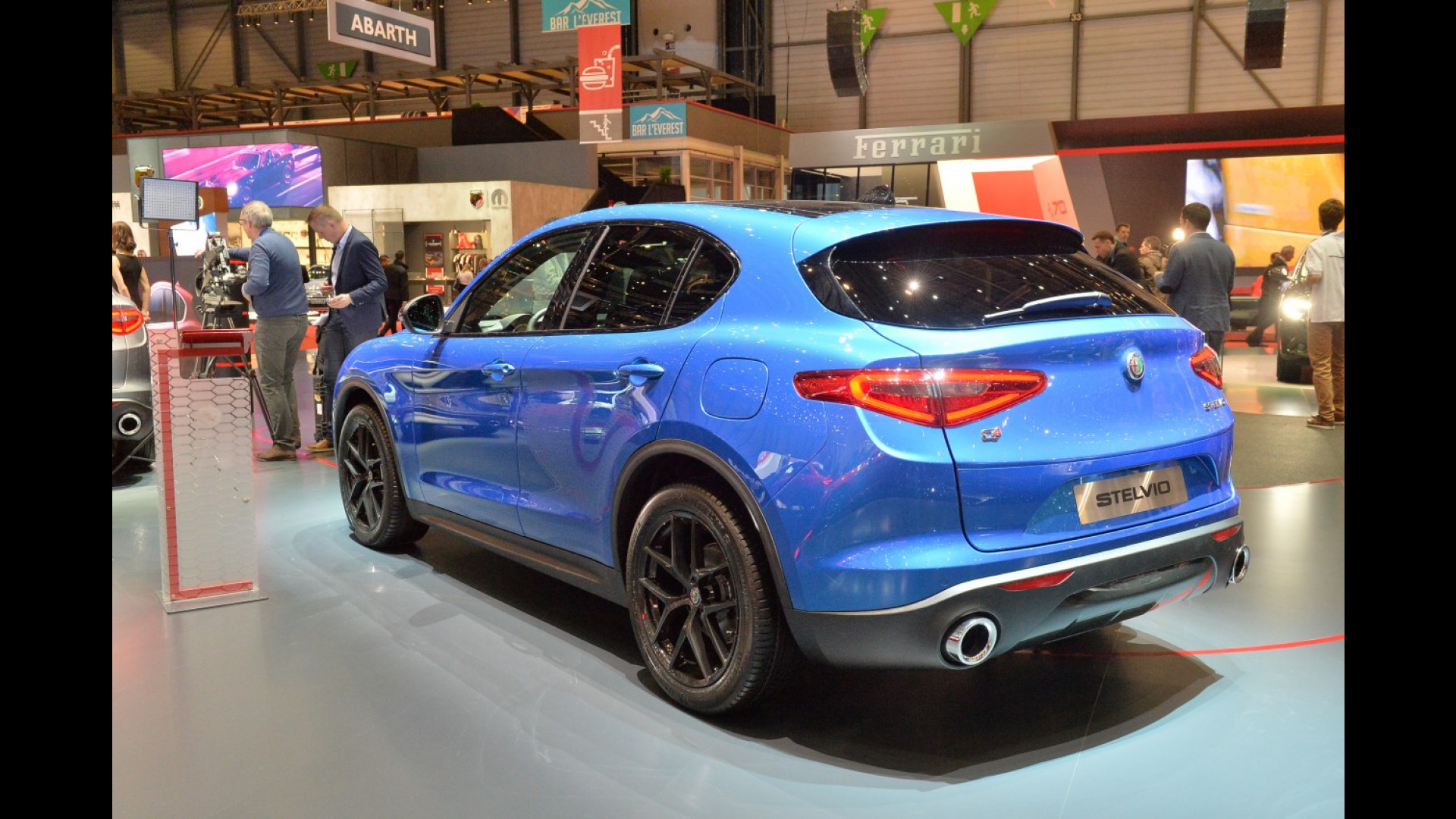 Salone Di Ginevra I Riflettori Alfa Romeo Sono Su Stelvio
