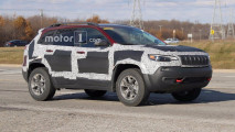 Jeep Cherokee restyling, le foto spia