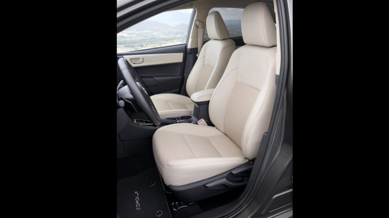 Toyota Corolla 2017 reestilizado tem novas fotos reveladas (inclusive do interior)