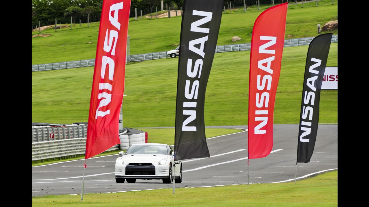 Nissan GT-R: domando o Godzilla na pista do Vello Città