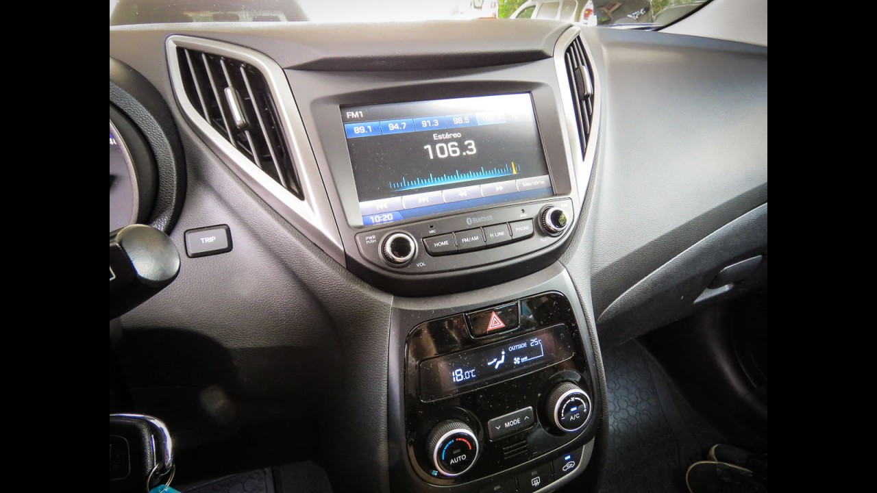 Teste CARPLACE: novo Hyundai HB20 melhora, mas ainda não bate o Fiesta