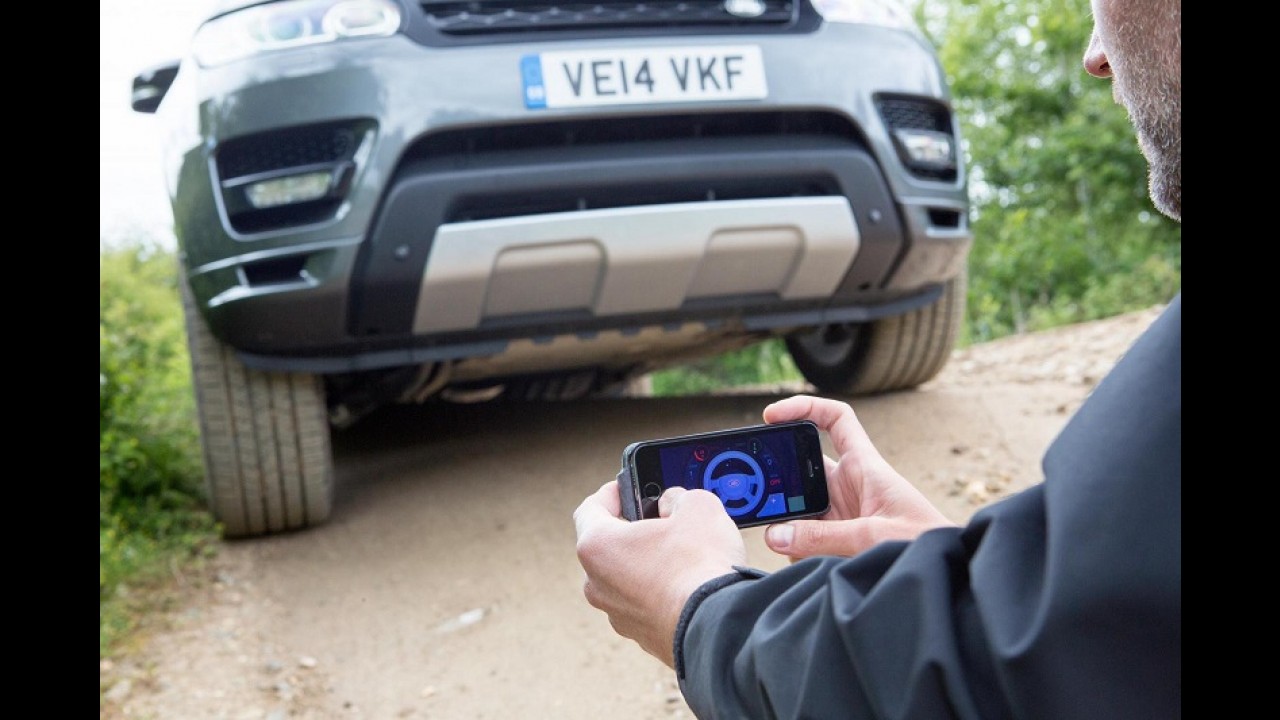 Range Rover Sport faz trilha controlado por smartphone - veja vídeo